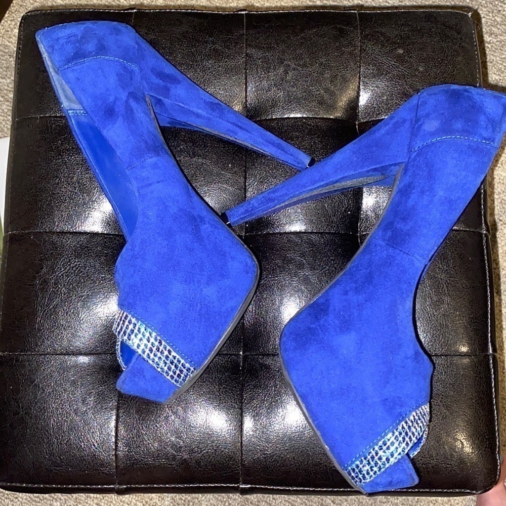 EUC super sexy blue faux suede platform heels